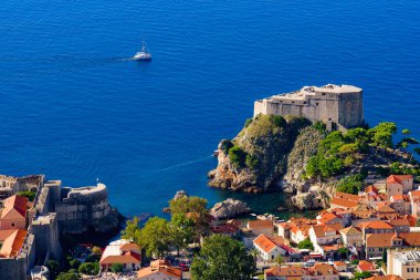 Fort Lovrijenac, Hırvatistan 'ın eski Dubrovnik kentinin batı duvarındaki bir kale.