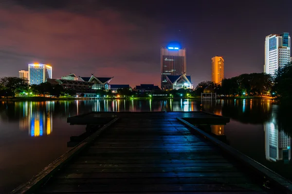 Vista sulla città di notte — Foto Stock