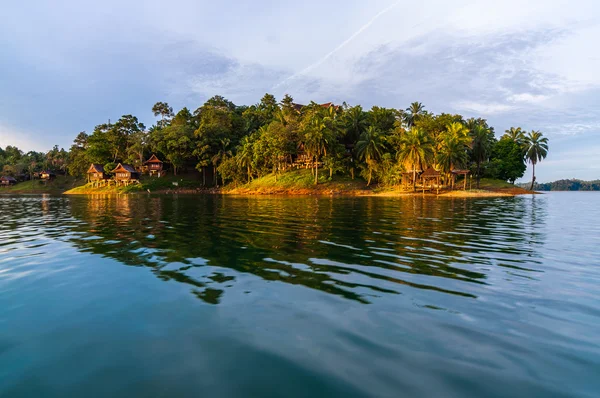 Resort at Kenyir lake — Fotografie, imagine de stoc