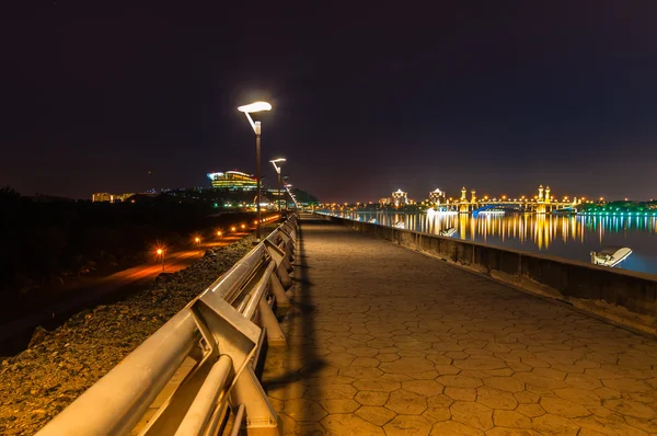 Diga di Putrajaya di notte — Foto Stock