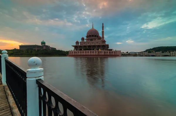 Sonnenaufgang an der Putra-Moschee — Stockfoto