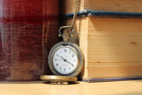 Books on antique clocks — Stock Photo, Image