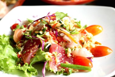 Baharatlı deniz ürünleri salatası, Tayland gıda