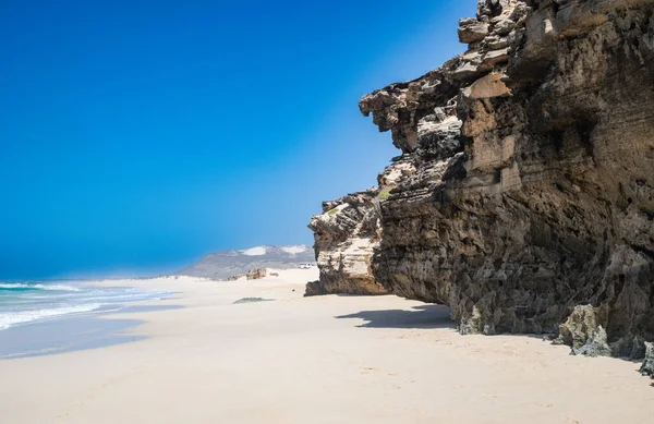 Varandinha uçurumları ve beyaz kumlar, Boa Vista Adası, Cape Verde
