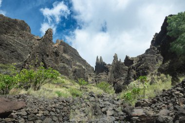 Forquinhas geçidinin görkemli bazalt kuleleri, Santo Antao - engebeli volkanik manzara