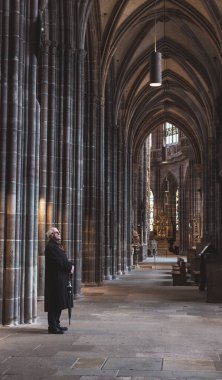 Nuremberg, Almanya - 13 Mart 2020 St. Sebaldus Kilisesi