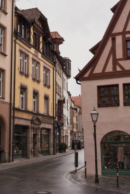 Nuremberg, Almanya-17 Mart 2020, Nuremberg 'deki tarihi şehir merkezinde yarım keresteli binalar.