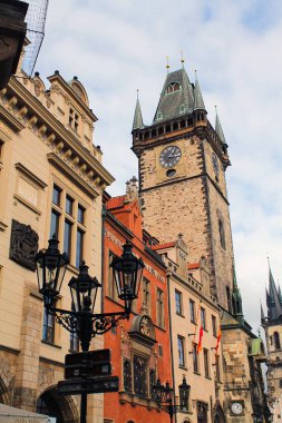 Prag, Çek Cumhuriyeti - 8 Mart 2021 Saat Kulesi Prag 'ın tarihi merkezindeki eski belediye binasında