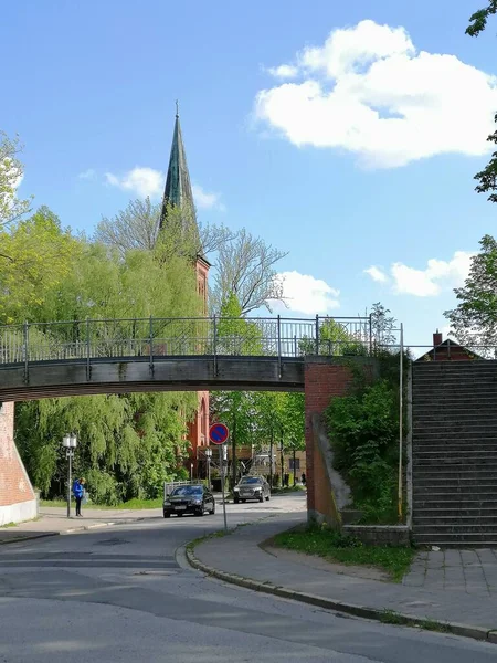 Церковь Святого Якоби и мост в Грайфсвальде, Германия — стоковое фото