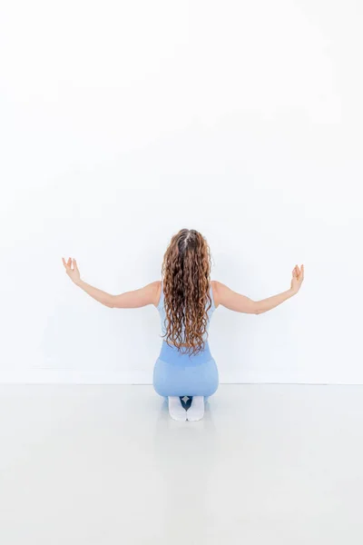 Young Diverse Attractive Woman Practicing Yoga Sitting Her Back Turned — Stock Photo, Image