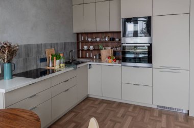 Organizasyon mutfağı evde tutuyor. Sıfır atık. Bilinçli tüketim. Paketleme yok. Plastik yok