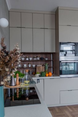 Organizasyon mutfağı evde tutuyor. Sıfır atık. Bilinçli tüketim. Paketleme yok. Plastik yok