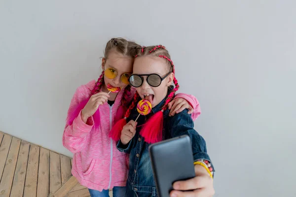 Teenage Girlfriends Takes Selfie Use Technology Gadgets Child Looks Camera — Stock Photo, Image