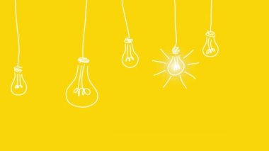 4k videosunda sarı arkaplanda ampuller asılı.