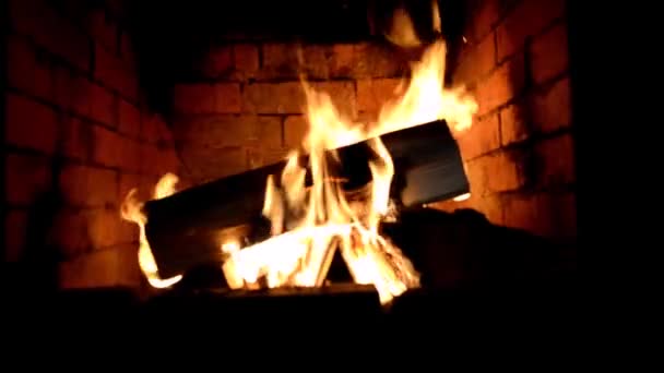 Les flammes dans la cheminée — Video