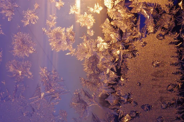 Zimowe Okno Podczas Mrozu Zimnee Okno Vremya Moroza — Zdjęcie stockowe