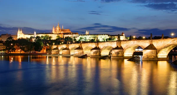 Prague castle at night — Stock Photo, Image