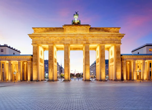 Ünlü Brandenburger Tor (Brandenburg Kapısı panoramik manzaralı),