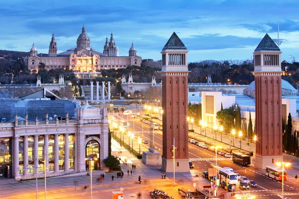 Luchtfoto uitzicht op Plaça Espanya en Montjuic heuvel met nationale kunst — Stockfoto