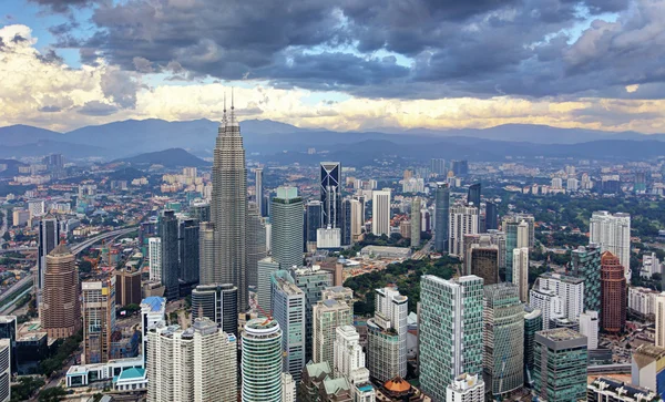 Kuala Lumpur, linha do horizonte na Malásia . — Fotografia de Stock