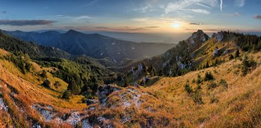Panoramik Slovakya kırsal dağ sahnesinde