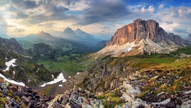 Passo di Giau Monte Formin ile panoramik görünümü