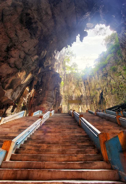 Batu Cave on mountain in Malaysia — Stock Photo, Image