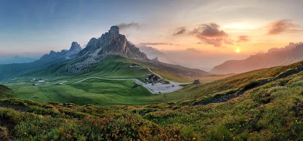 Dolomites 알프스에서 자연 파노라마 — 스톡 사진