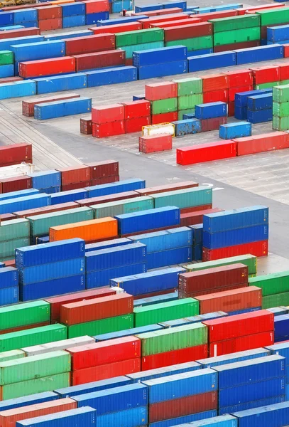 Nákladní kontejner v přístavu - trasnportation — Stock fotografie