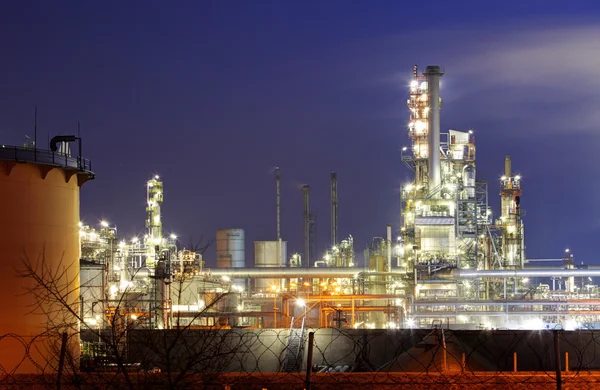 Factory with air pollution, Oil industry — Stock Photo, Image