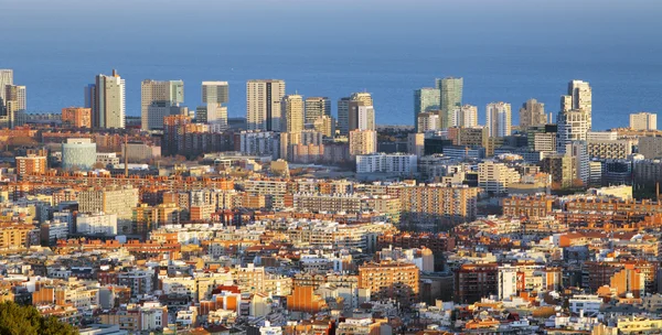 Panoramatický pohled na Barcelonain letní den v Španělsku — Stock fotografie