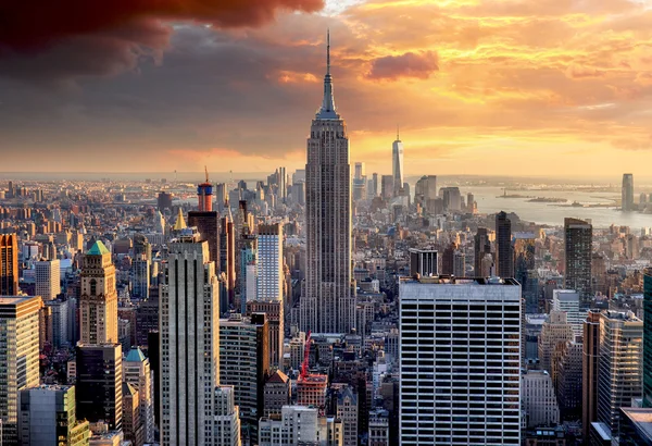 Skyline van New york bij zonsondergang — Stockfoto