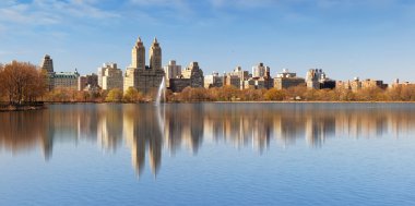 Central Park and Manhattan- Jacqueline Kennedy Onassis Reservoir clipart