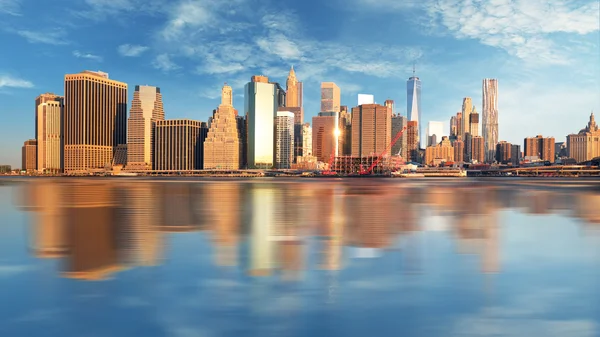 Манхэттен на рассвете, Нью-Йорк — стоковое фото