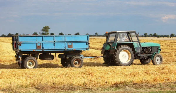 Tracteurs à la récolte — Photo