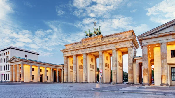 Berlín, brandenburg al amanecer, Alemania —  Fotos de Stock