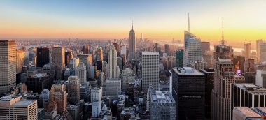 New York şehri. Manhattan şehir manzarası ile ışıklı Empir