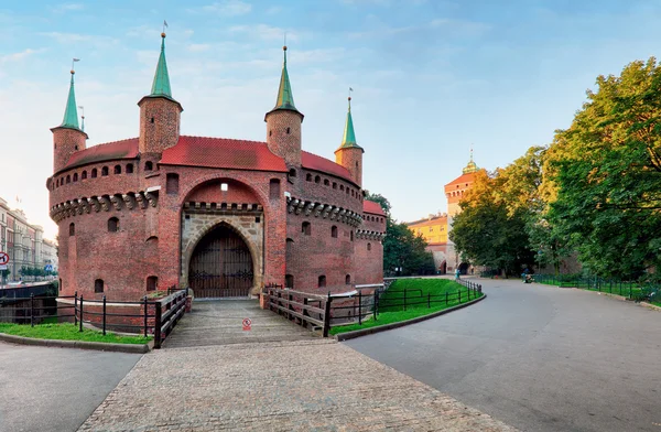 Barbacane de Kracovie - fortifications médiévales aux remparts, Pologne — Photo