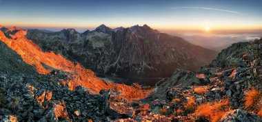 Yaz, Slavkovsky stit, Slovakya dağ sunrise panorama.
