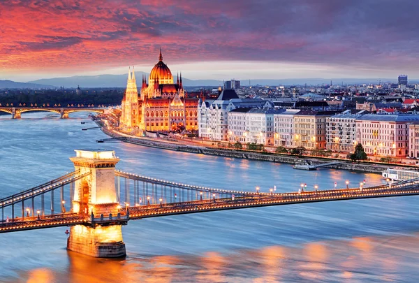 Будапешт, Венгрия на закате — стоковое фото