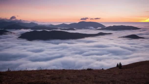 Czas Mija Zachód Słońca Ukryty Chmurami Mgłą Nad Wzgórzami Jasne — Wideo stockowe