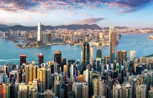 香港在晴天由维港山顶升空 — 图库照片
