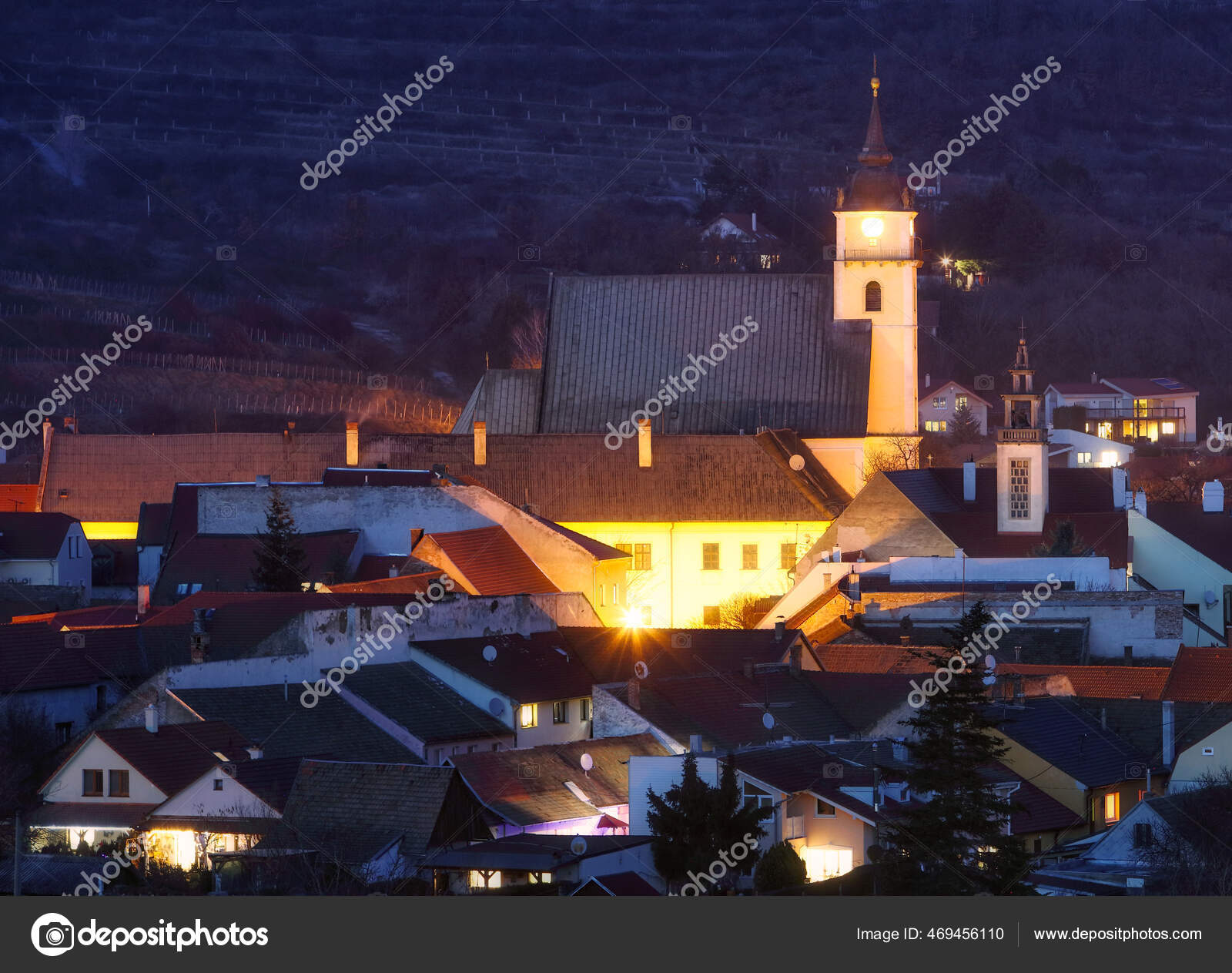 Маленький Городок Словакии Сваты Ночью Стоковое Фото ©TTstudio.