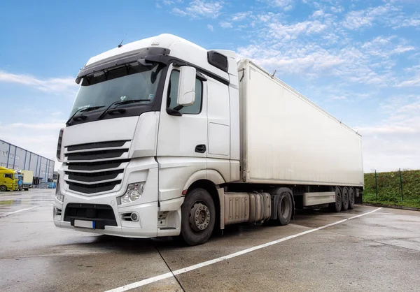 Industrieel Gebouw Magazijn Met Vrachtwagens Logistic — Stockfoto