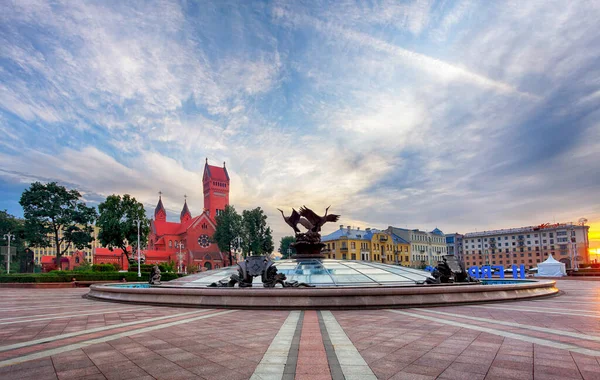 Schöner Brunnen Auf Dem Unabhängigkeitsplatz Minsk — Stockfoto