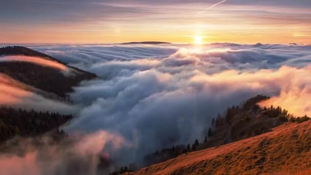 Закат Осенних Горах Над Облаками Время Инверсии Погоды Словакии Временной — стоковое видео