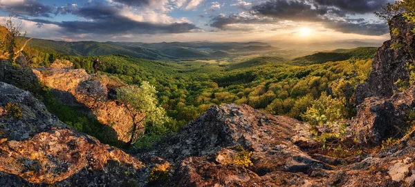 Fjälldramatisk Solnedgång Panorama Topp Zarnov Vtacnik Horna Nitra — Stockfoto