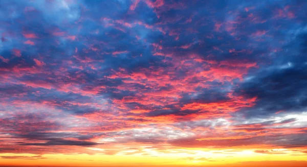 Cielo Atardecer Color Con Nubes Rojas Anaranjadas — Foto de Stock