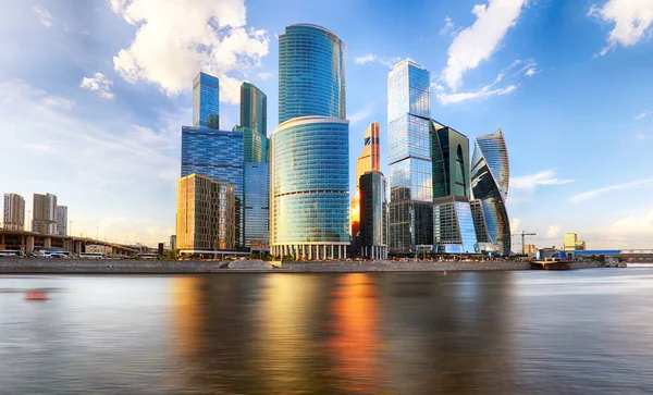 現代の高層ビルビジネスセンターモスクワ ロシアの都市 — ストック写真