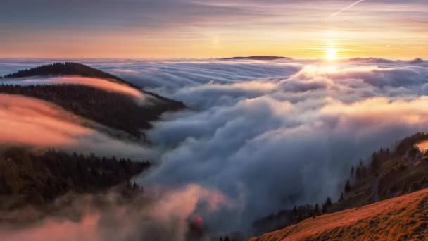 Güneşli Güzel Bulutlu Dağda Dramatik Bir Gün Doğumu Slovakya — Stok video